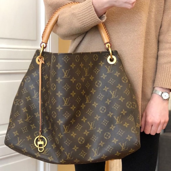 Bag of the Week: Louis Vuitton Artsy Bag – Inside The Closet